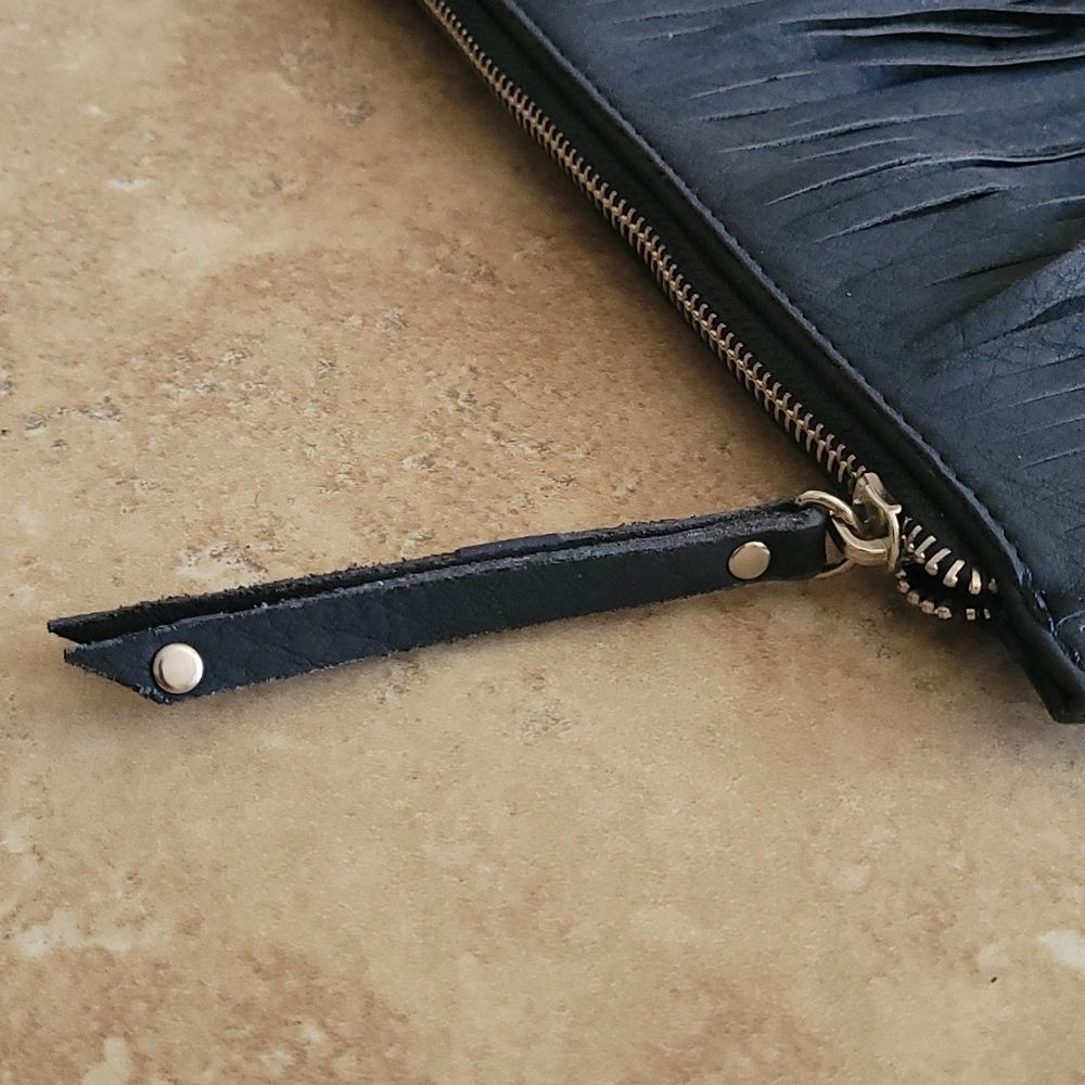 *NEW* Chico's Black & Silver Jubilee Fringe Crossbody Clutch - Picture 5 of 10